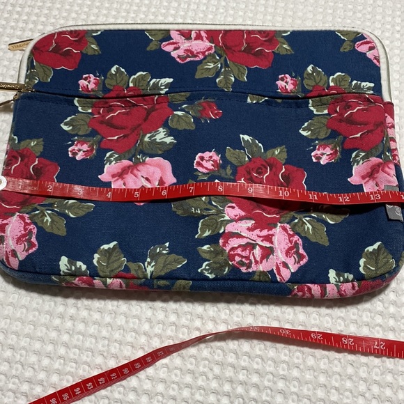 CoolBell Small Zippered Padded Laptop Tablet iPad Case-Red & Pink Roses Floral. - Picture 3 of 10
